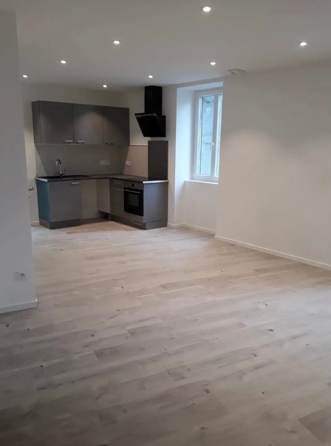 Rénovation d'une cuisine dans un appartement de 55 m2 lors de notre accompagnement immobilier.