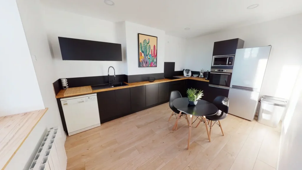 Rénovation d'une cuisine dans un appartement de 120 m2 lors de notre accompagnement immobilier.